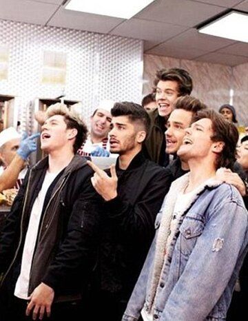 Постер фильма «One Direction: Midnight Memories»