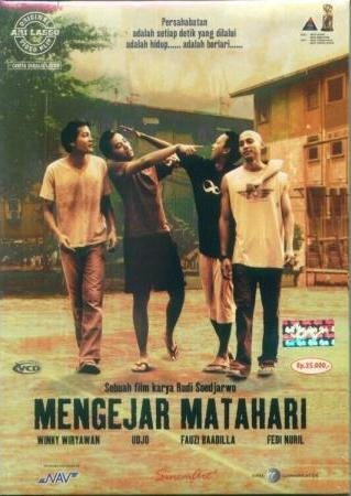 Постер фильма «Mengejar Matahari»