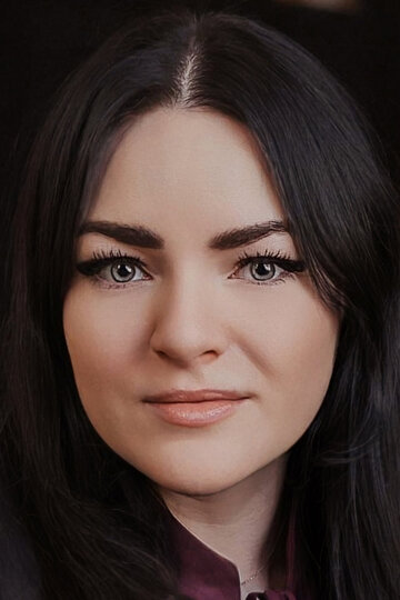 Александра Леонова