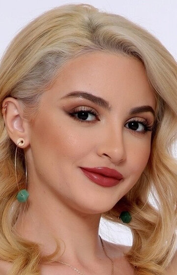 Лола Фэ