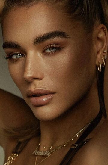 Arabella Chi